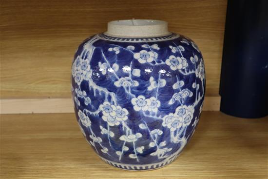 A large 19th century Chinese blue and white jar and cover Height 32cm